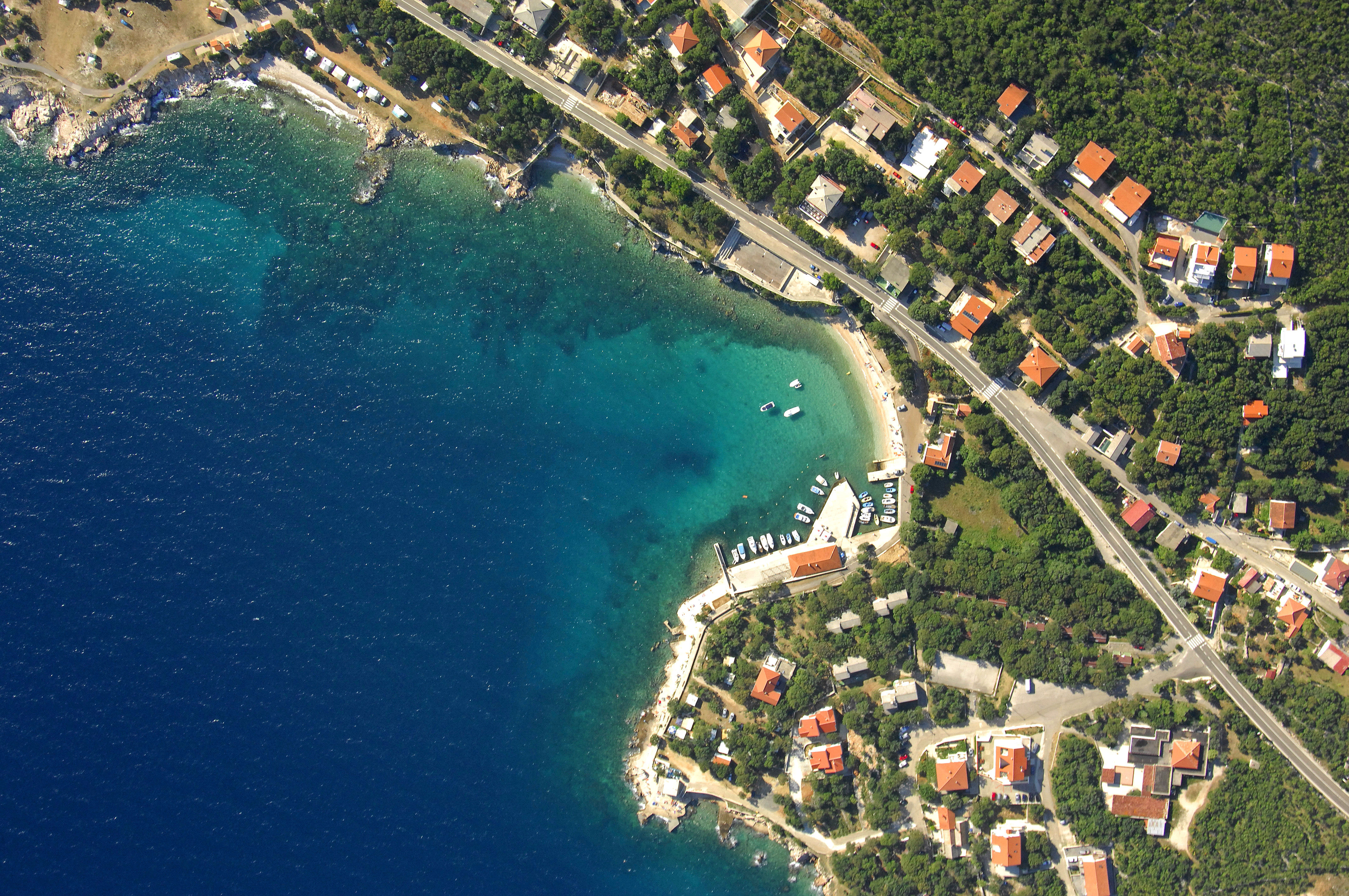 https://mdw-travel-data-us-east-1.s3.amazonaws.com/img/country/Croatia/Povile-Beach/img_00.jpg