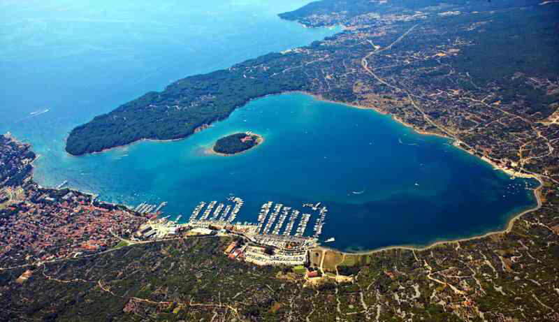 https://mdw-travel-data-us-east-1.s3.amazonaws.com/img/country/Croatia/Punat-Marina/img_03.jpg