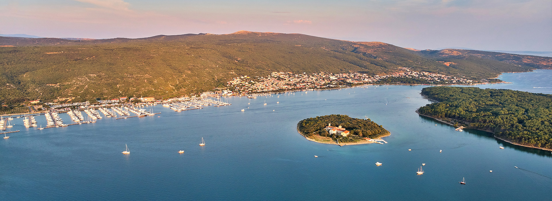 https://mdw-travel-data-us-east-1.s3.amazonaws.com/img/country/Croatia/Punat/img_03.jpg