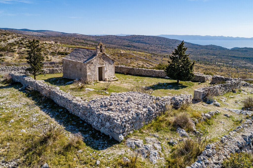 https://mdw-travel-data-us-east-1.s3.amazonaws.com/img/country/Croatia/Rapanij-St-Martin-Church/img_01.jpg