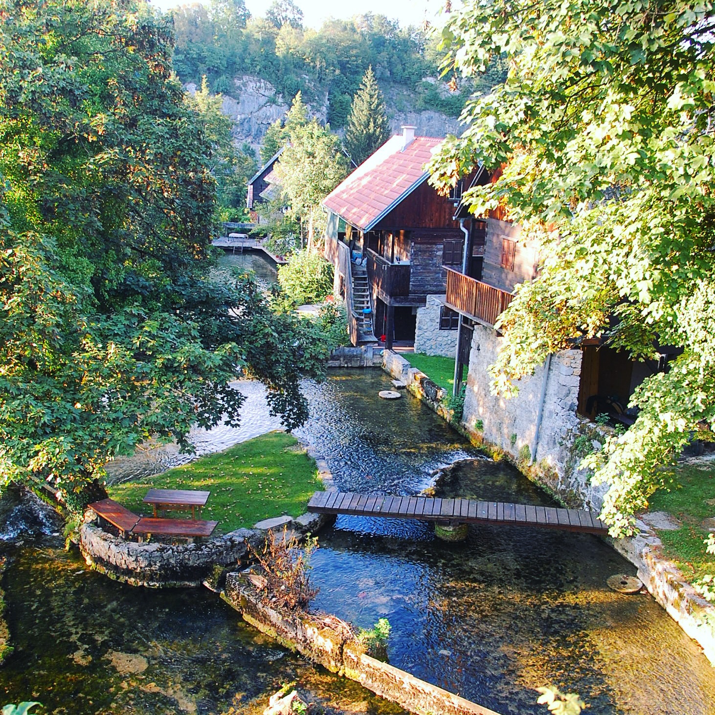 https://mdw-travel-data-us-east-1.s3.amazonaws.com/img/country/Croatia/Rastoke/img_02.jpg