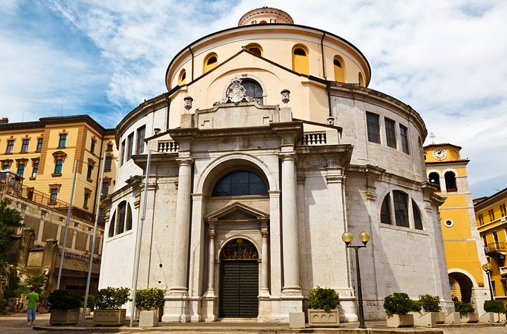 https://mdw-travel-data-us-east-1.s3.amazonaws.com/img/country/Croatia/Rijeka-Cathedral/img_00.jpg