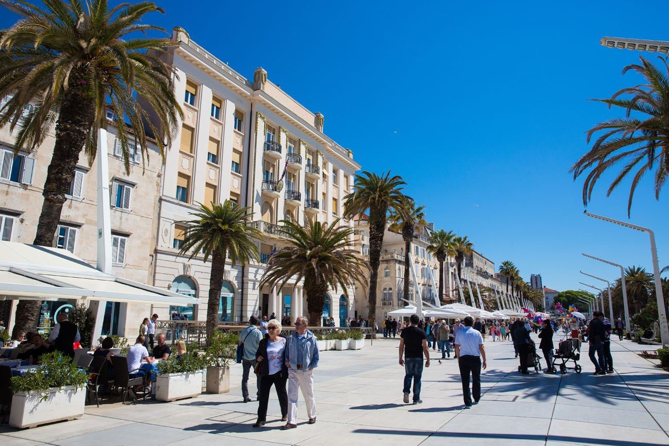 https://mdw-travel-data-us-east-1.s3.amazonaws.com/img/country/Croatia/Riva-Promenade/img_01.jpg