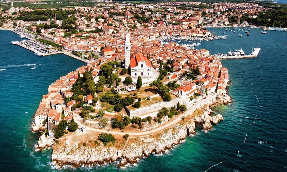 https://mdw-travel-data-us-east-1.s3.amazonaws.com/img/country/Croatia/Rovinj-Ferry-Port/img_01.jpg