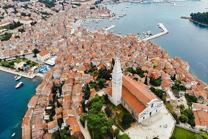 https://mdw-travel-data-us-east-1.s3.amazonaws.com/img/country/Croatia/Rovinj/img_03.jpg