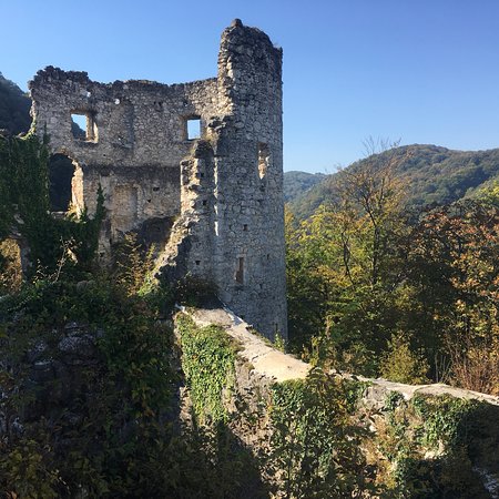 https://mdw-travel-data-us-east-1.s3.amazonaws.com/img/country/Croatia/Samobor-Castle/img_01.jpg