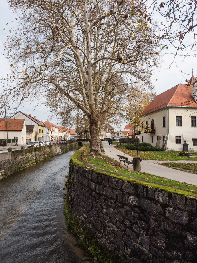 https://mdw-travel-data-us-east-1.s3.amazonaws.com/img/country/Croatia/Samobor-Castle/img_02.jpg