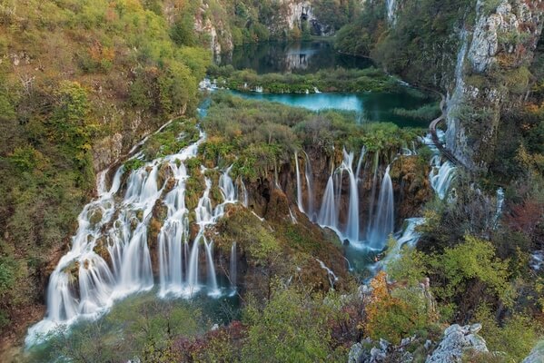https://mdw-travel-data-us-east-1.s3.amazonaws.com/img/country/Croatia/Sastavci-Waterfalls/img_00.jpg