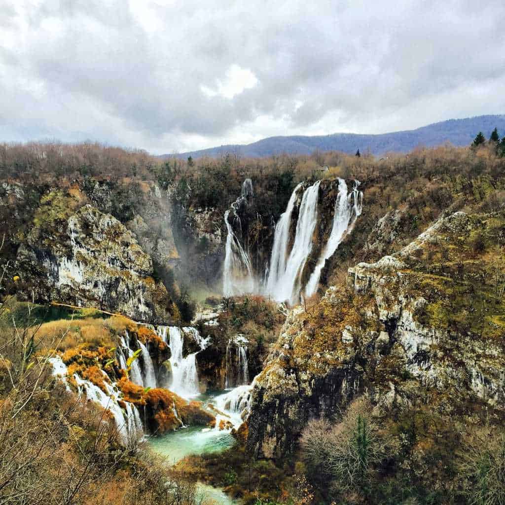 https://mdw-travel-data-us-east-1.s3.amazonaws.com/img/country/Croatia/Sastavci-Waterfalls/img_01.jpg