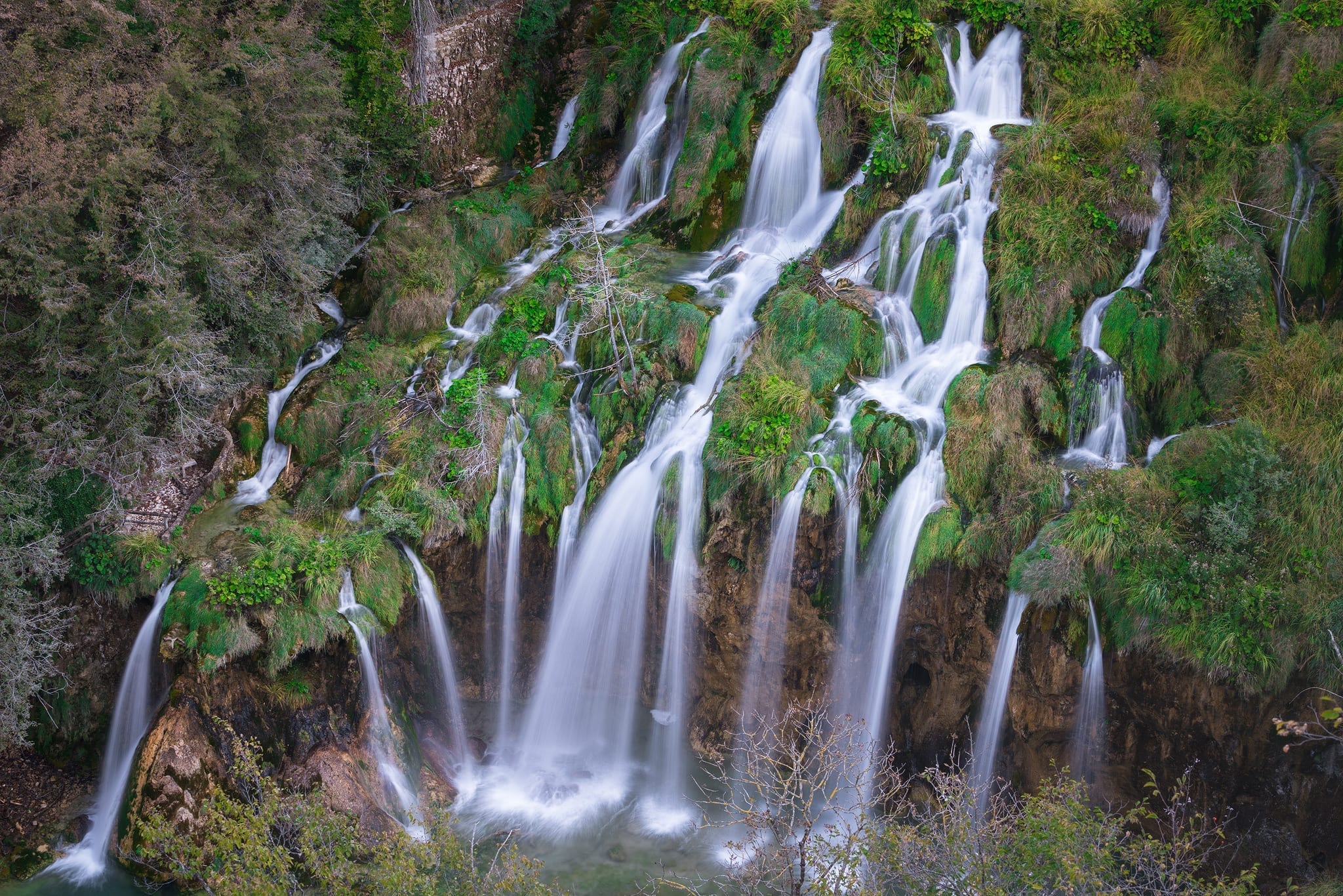 https://mdw-travel-data-us-east-1.s3.amazonaws.com/img/country/Croatia/Sastavci-Waterfalls/img_02.jpg