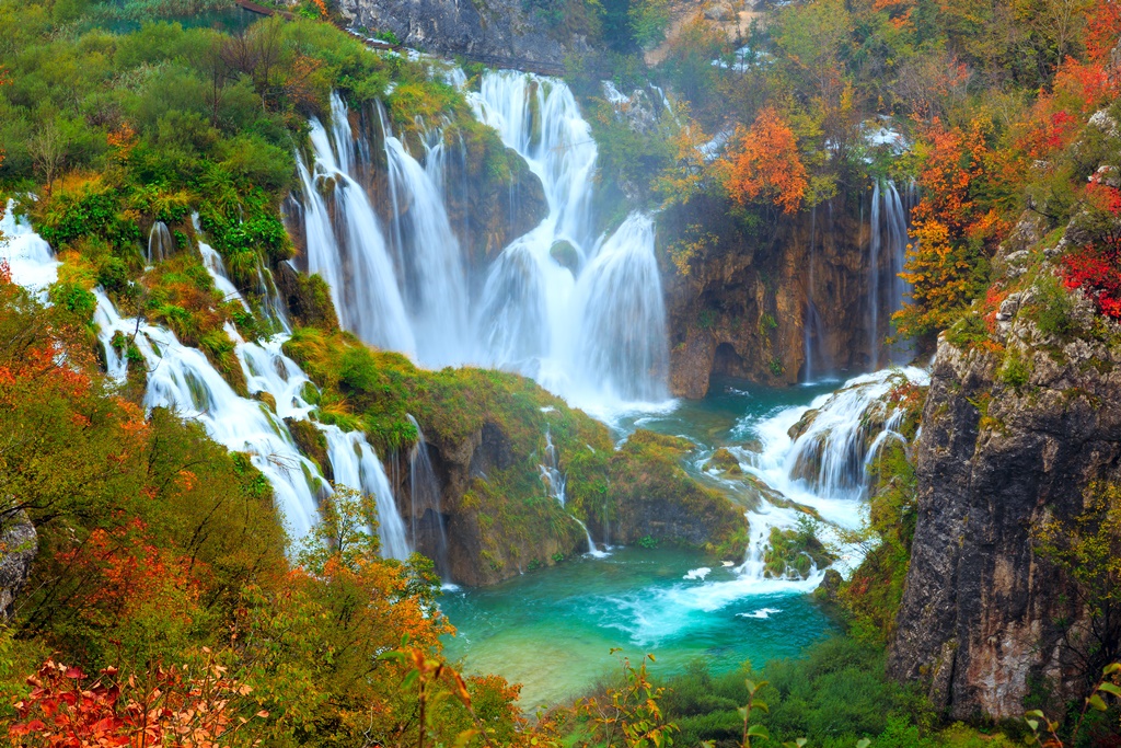 https://mdw-travel-data-us-east-1.s3.amazonaws.com/img/country/Croatia/Sastavci-Waterfalls/img_03.jpg