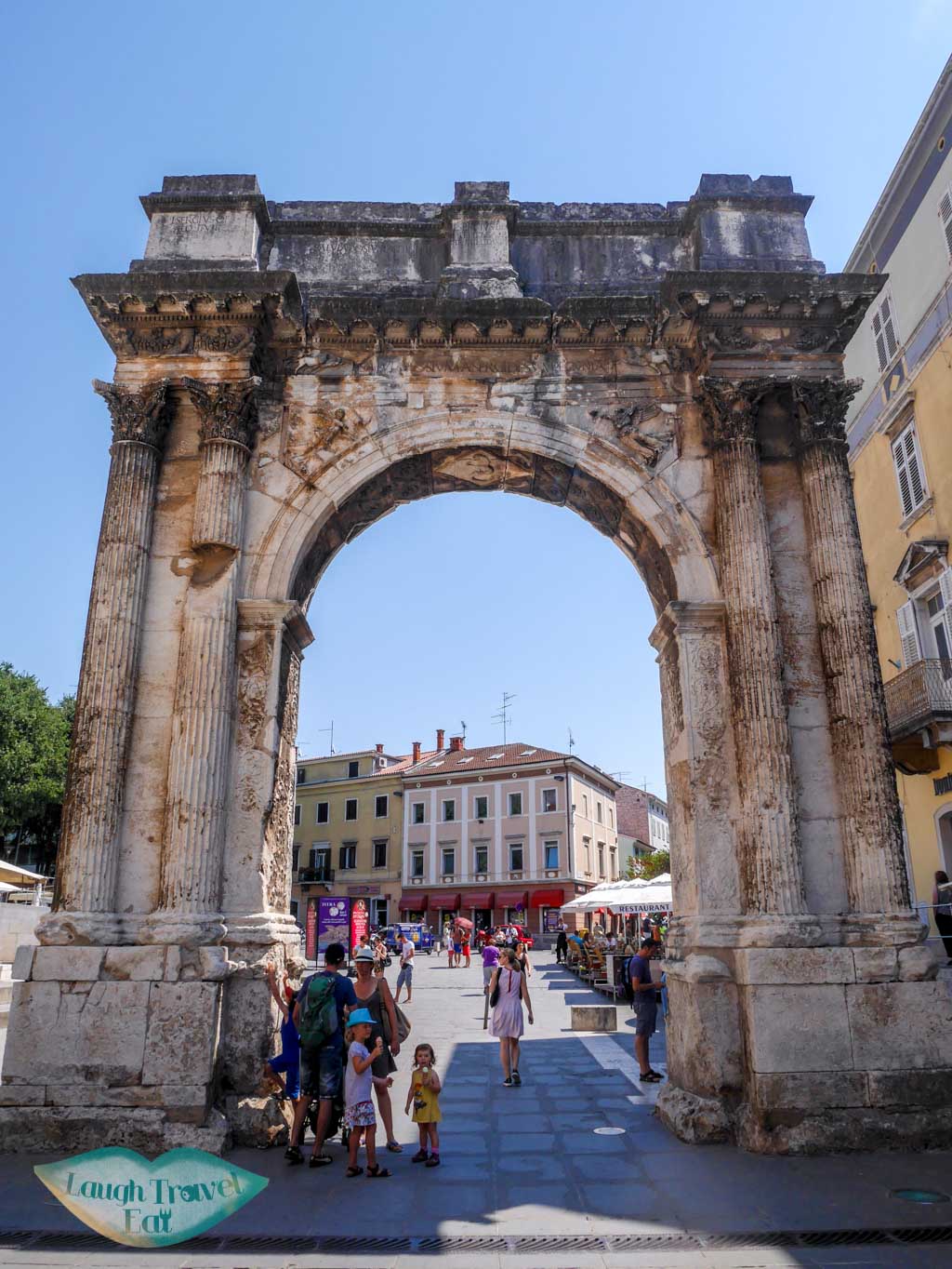 https://mdw-travel-data-us-east-1.s3.amazonaws.com/img/country/Croatia/Sergius-Triumphal-Arch/img_01.jpg