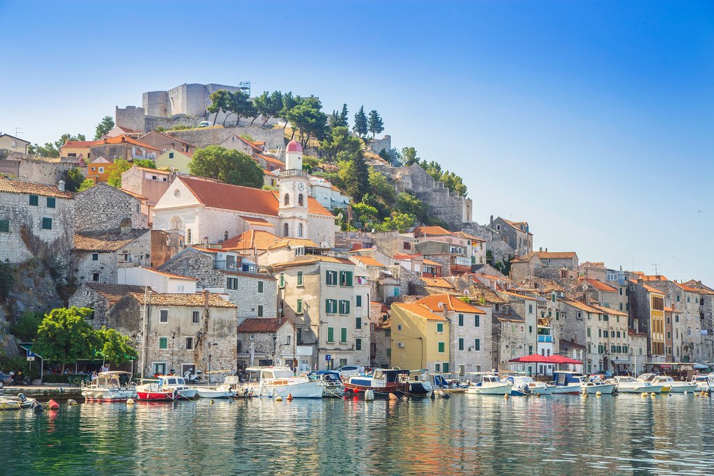 https://mdw-travel-data-us-east-1.s3.amazonaws.com/img/country/Croatia/Sibenik-Old-Town/img_01.jpg