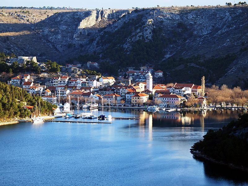 https://mdw-travel-data-us-east-1.s3.amazonaws.com/img/country/Croatia/Skradin/img_02.jpg