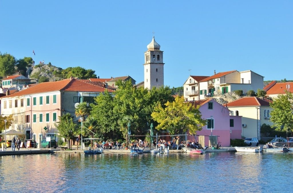 https://mdw-travel-data-us-east-1.s3.amazonaws.com/img/country/Croatia/Skradin/img_03.jpg
