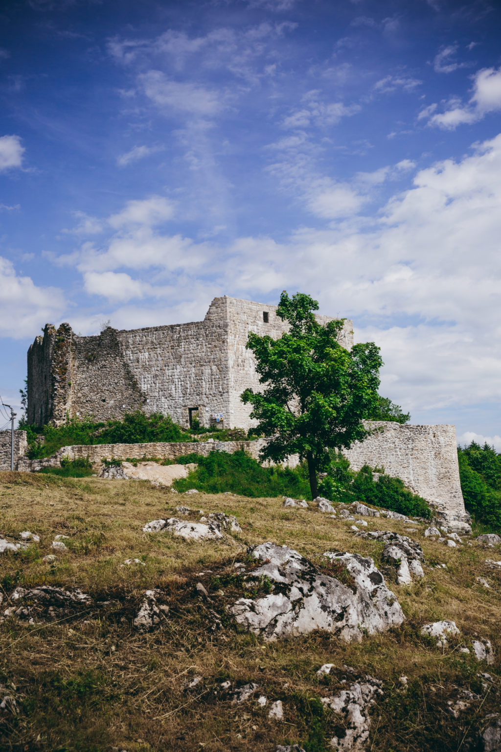 https://mdw-travel-data-us-east-1.s3.amazonaws.com/img/country/Croatia/Slunjcica-River/img_01.jpg