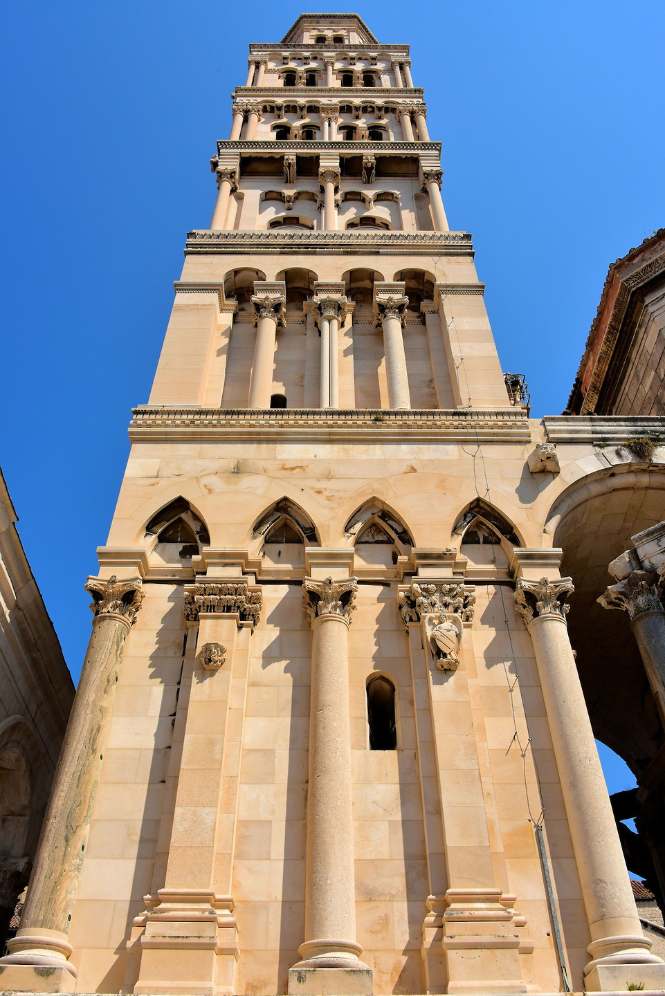 https://mdw-travel-data-us-east-1.s3.amazonaws.com/img/country/Croatia/Split-Cathedral-and-Bell-Tower-of-St-Domnius/img_02.jpg