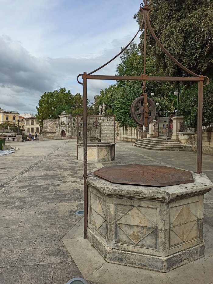 https://mdw-travel-data-us-east-1.s3.amazonaws.com/img/country/Croatia/Square-of-Five-Wells/img_02.jpg