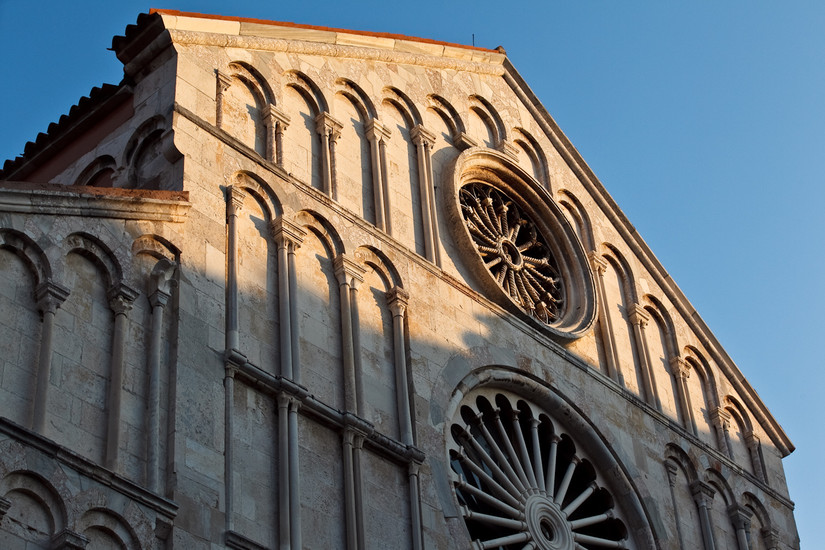https://mdw-travel-data-us-east-1.s3.amazonaws.com/img/country/Croatia/St-Anastasias-Cathedral/img_03.jpg