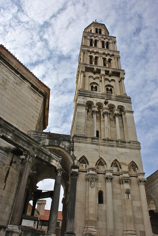https://mdw-travel-data-us-east-1.s3.amazonaws.com/img/country/Croatia/St-Domnius-Cathedral-and-Bell-Tower/img_02.jpg