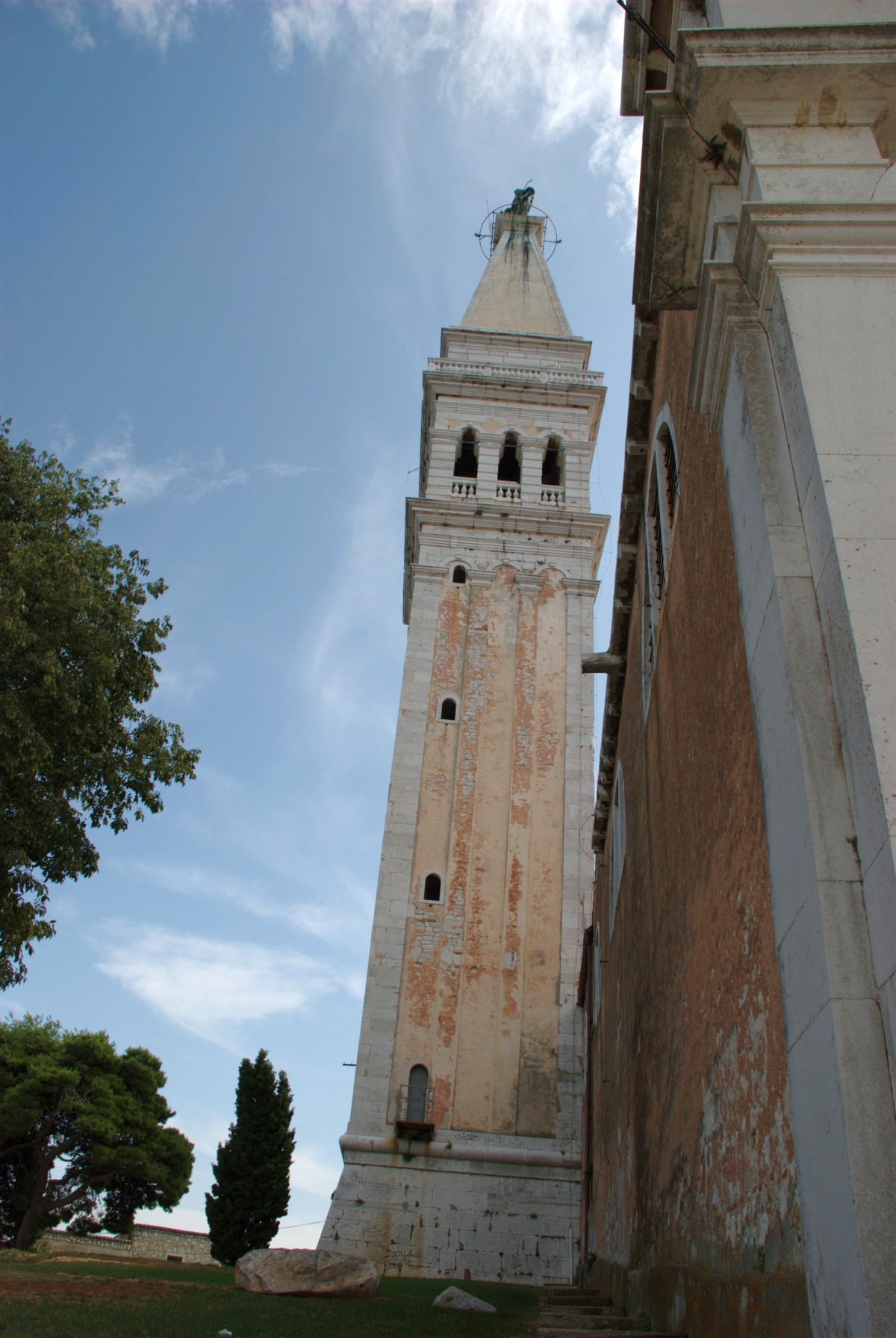 https://mdw-travel-data-us-east-1.s3.amazonaws.com/img/country/Croatia/St-Dujes-Bell-Tower/img_01.jpg