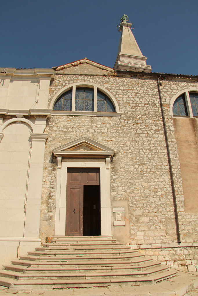 https://mdw-travel-data-us-east-1.s3.amazonaws.com/img/country/Croatia/St-Euphemias-Basilica/img_01.jpg