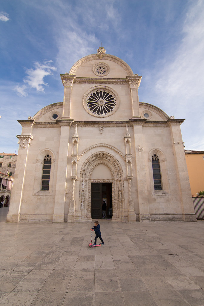 https://mdw-travel-data-us-east-1.s3.amazonaws.com/img/country/Croatia/St-James-Cathedral-Sibenik/img_01.jpg