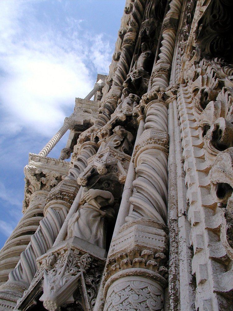 https://mdw-travel-data-us-east-1.s3.amazonaws.com/img/country/Croatia/St-James-Cathedral/img_01.jpg
