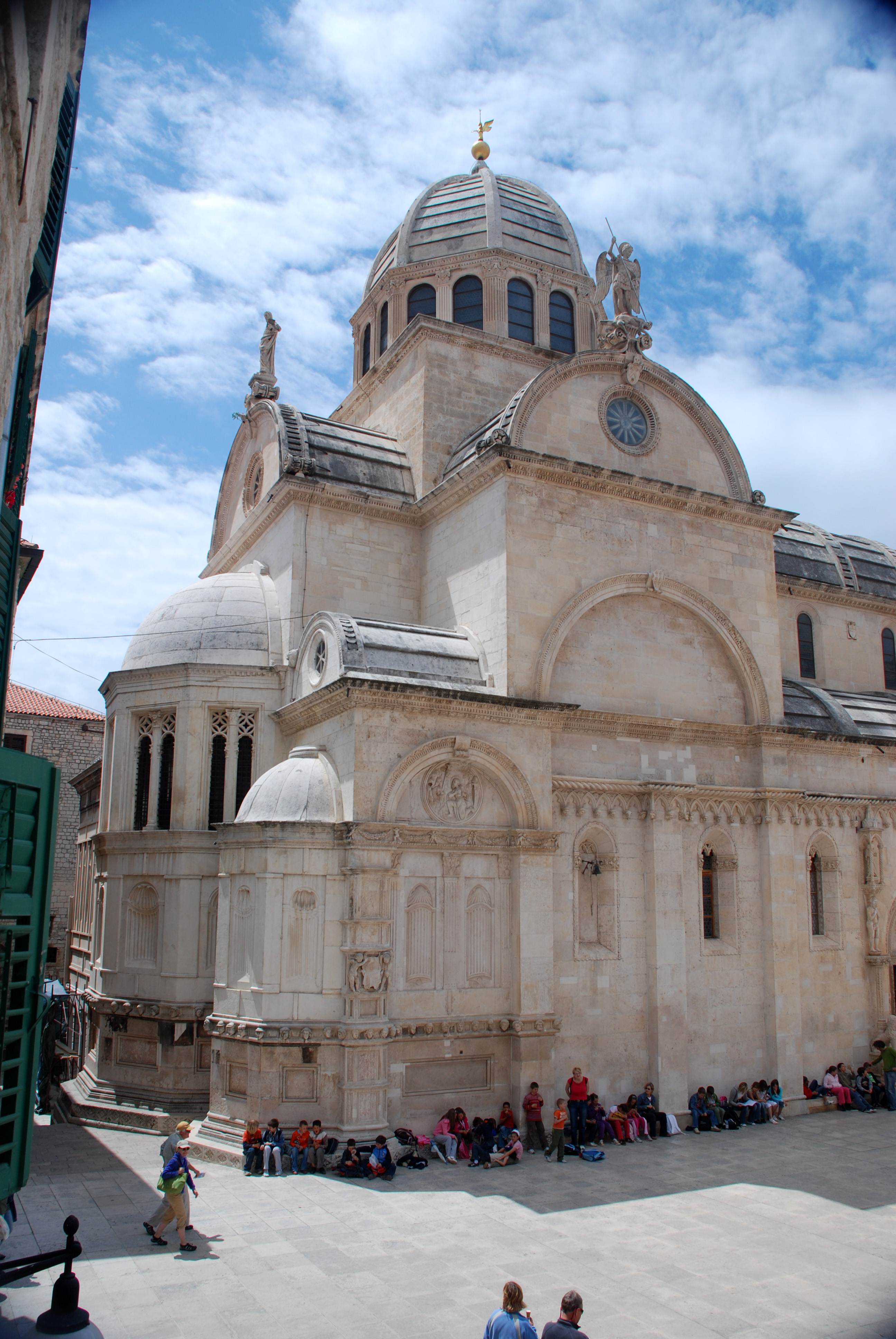 https://mdw-travel-data-us-east-1.s3.amazonaws.com/img/country/Croatia/St-James-Cathedral/img_03.jpg