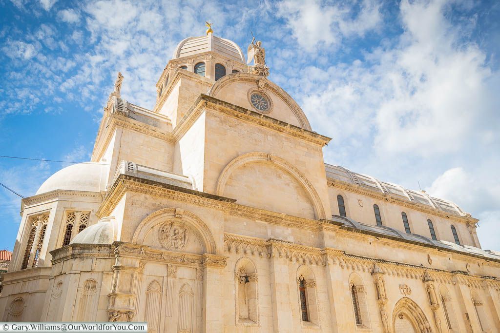 https://mdw-travel-data-us-east-1.s3.amazonaws.com/img/country/Croatia/St-Jamess-Park/img_01.jpg