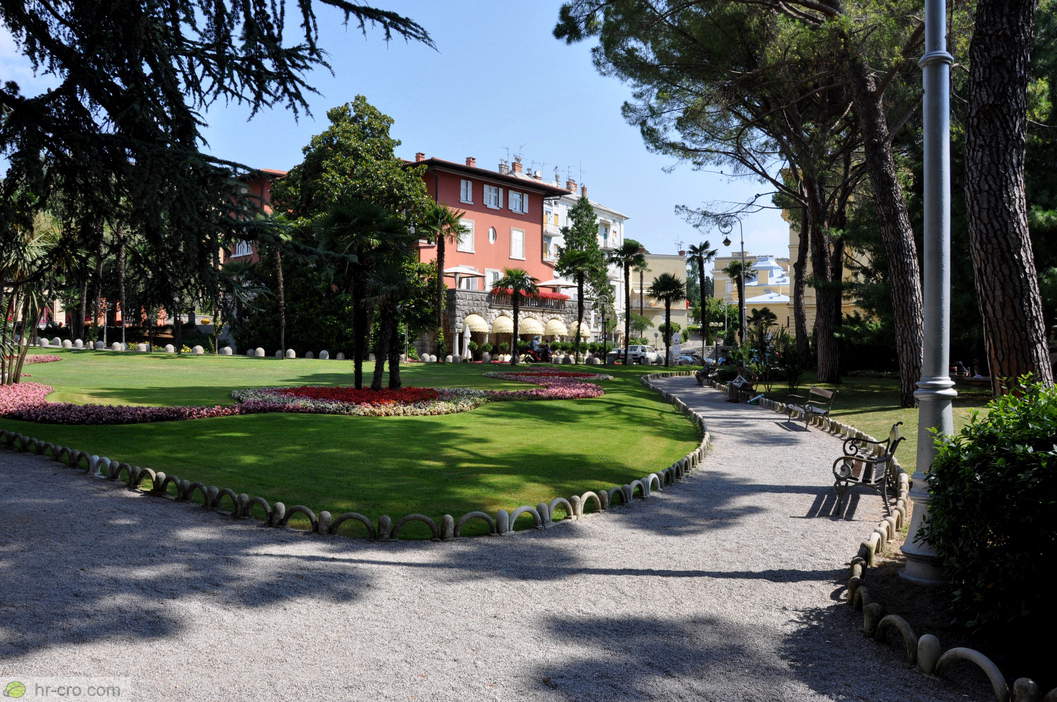 https://mdw-travel-data-us-east-1.s3.amazonaws.com/img/country/Croatia/St-Jamess-Park/img_02.jpg