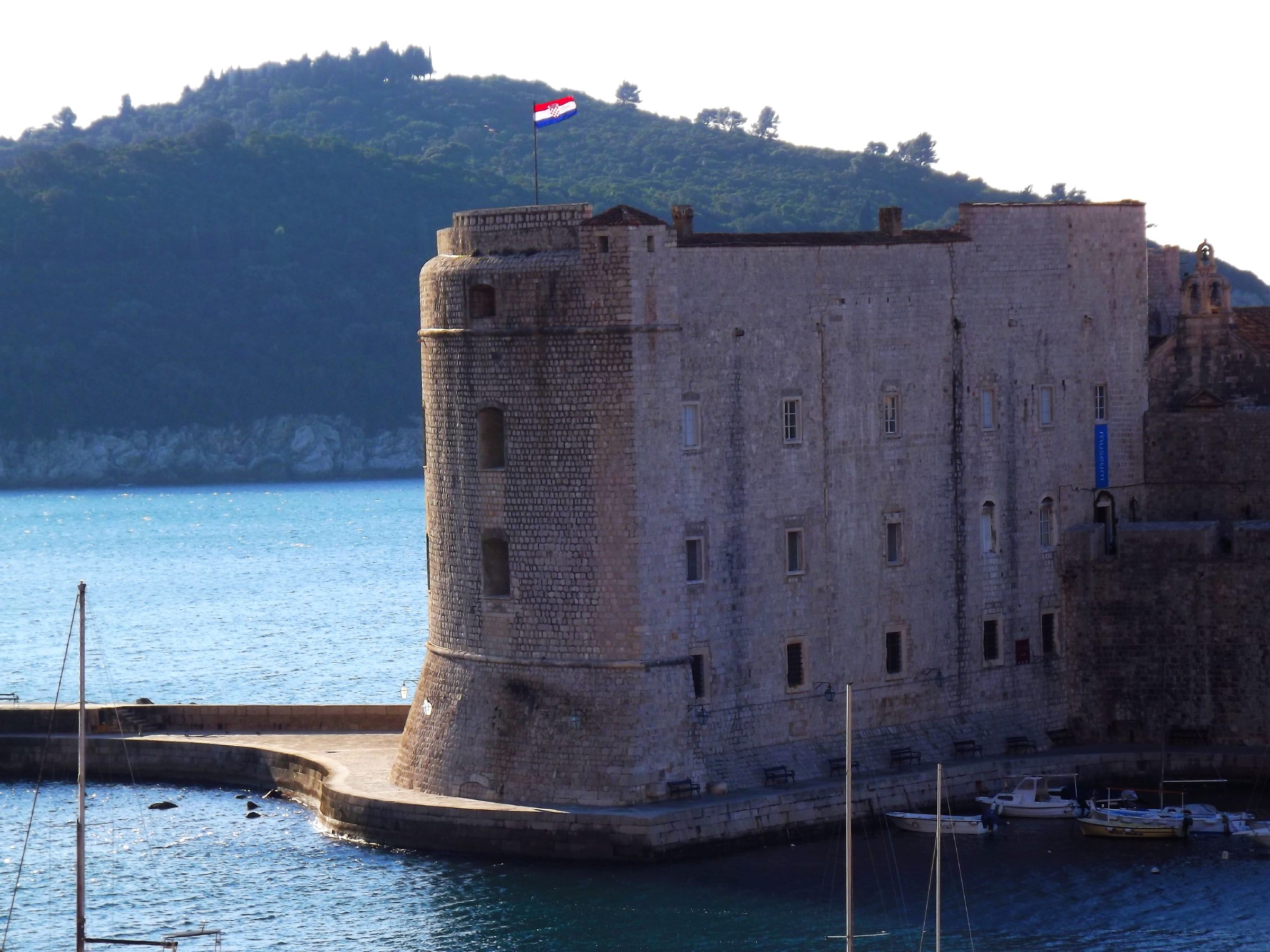 https://mdw-travel-data-us-east-1.s3.amazonaws.com/img/country/Croatia/St-Johns-Fortress/img_03.jpg