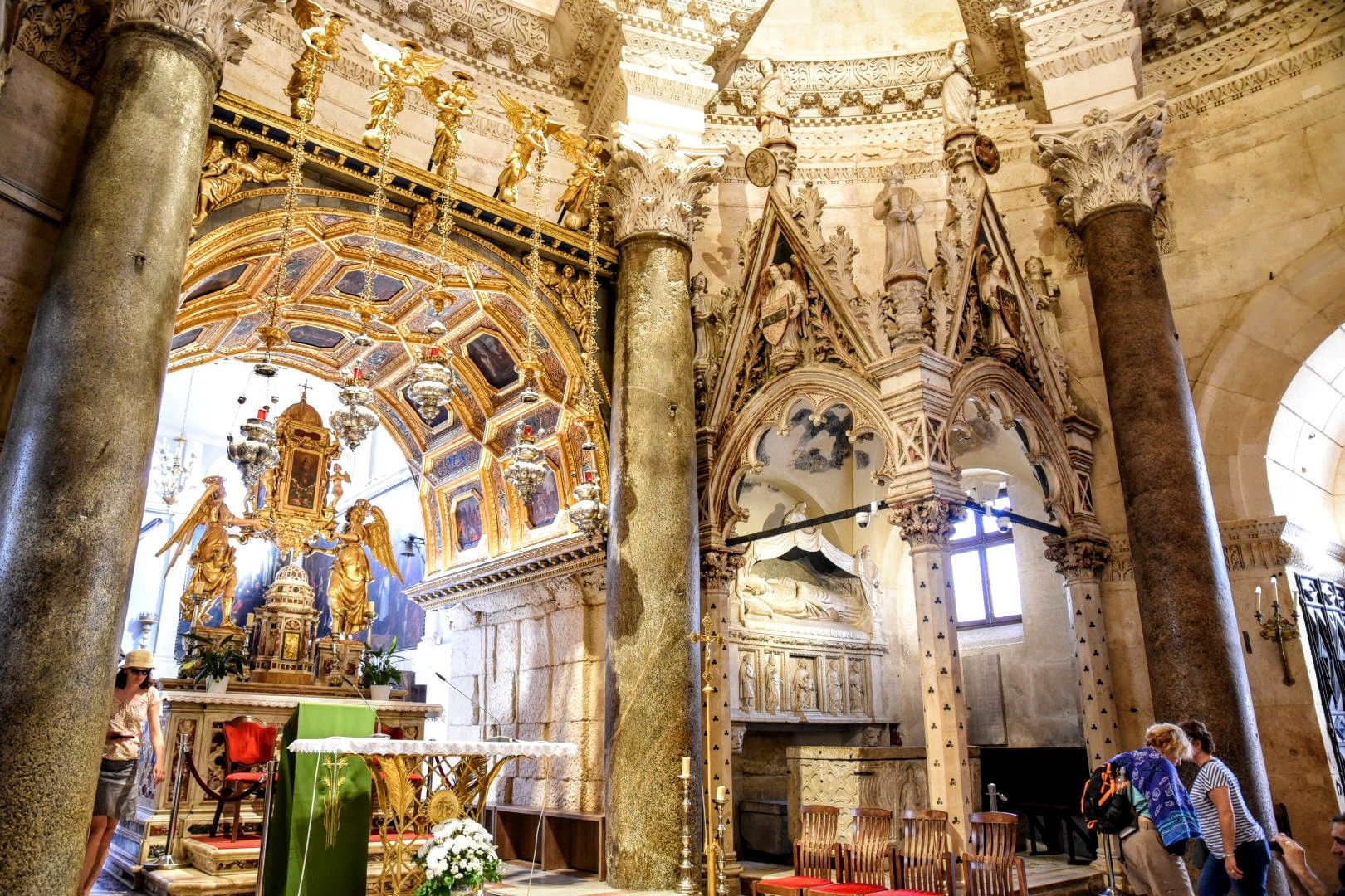 https://mdw-travel-data-us-east-1.s3.amazonaws.com/img/country/Croatia/St-Lucys-Church/img_02.jpg