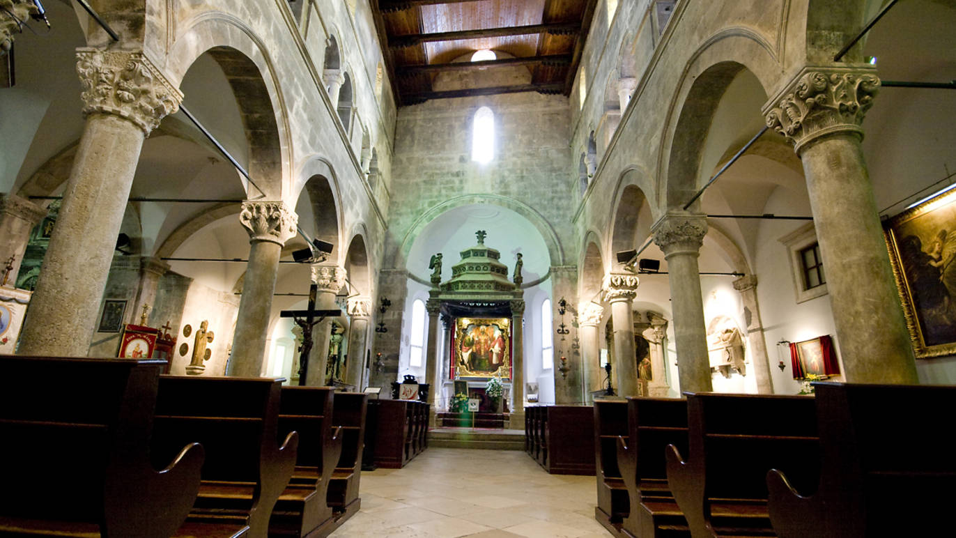 https://mdw-travel-data-us-east-1.s3.amazonaws.com/img/country/Croatia/St-Marks-Cathedral/img_03.jpg
