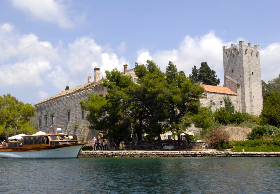 https://mdw-travel-data-us-east-1.s3.amazonaws.com/img/country/Croatia/St-Marys-Church/img_03.jpg