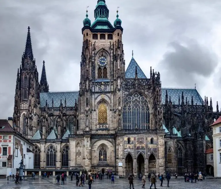 https://mdw-travel-data-us-east-1.s3.amazonaws.com/img/country/Croatia/St-Vitus-Cathedral/img_01.jpg