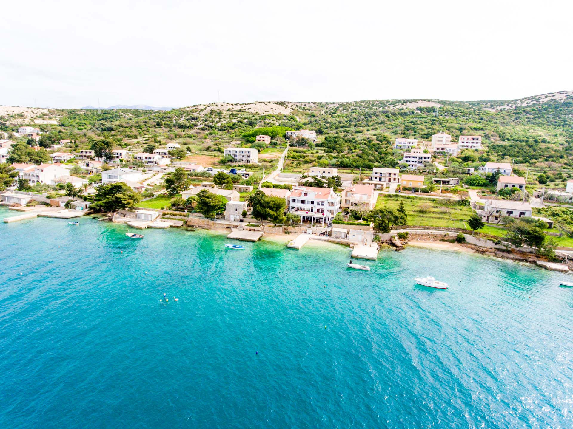 https://mdw-travel-data-us-east-1.s3.amazonaws.com/img/country/Croatia/Stara-Novalja-Beach/img_01.jpg