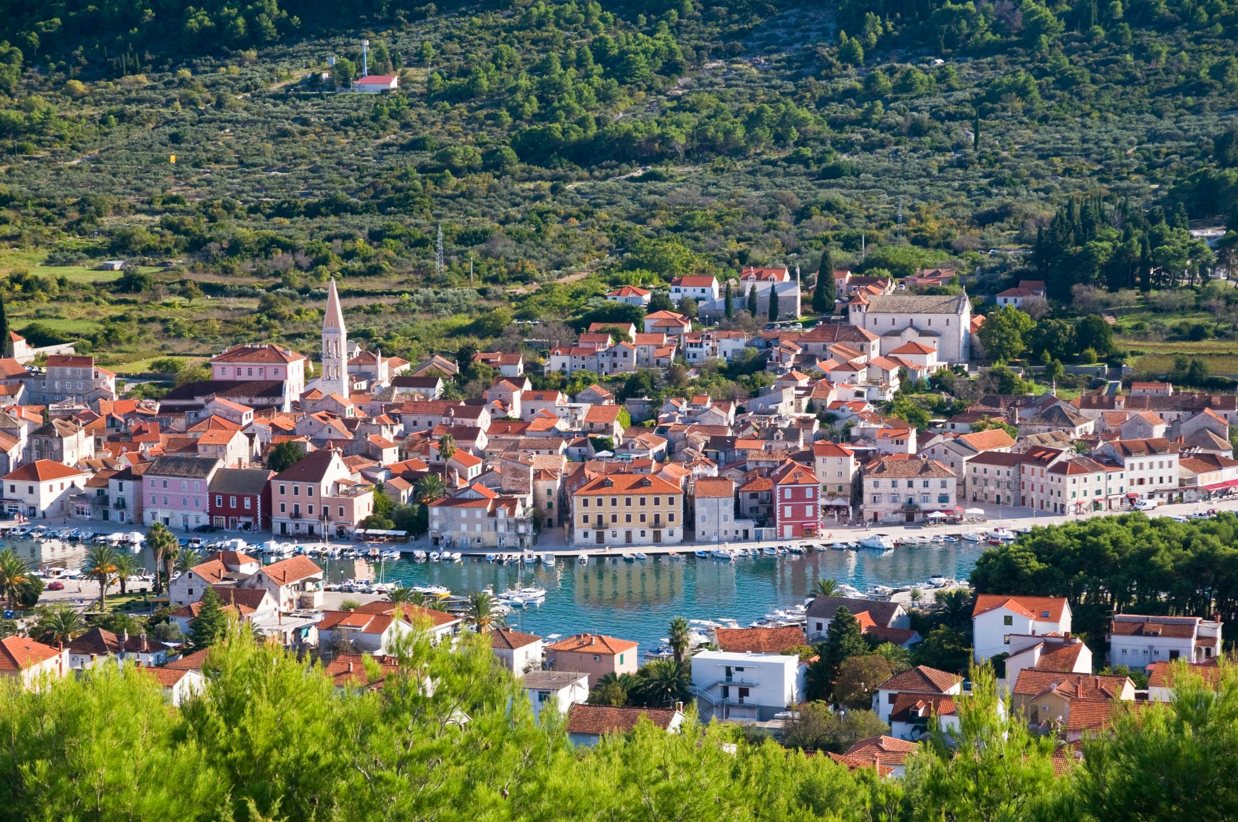 https://mdw-travel-data-us-east-1.s3.amazonaws.com/img/country/Croatia/Stari-Grad-Plain/img_01.jpg