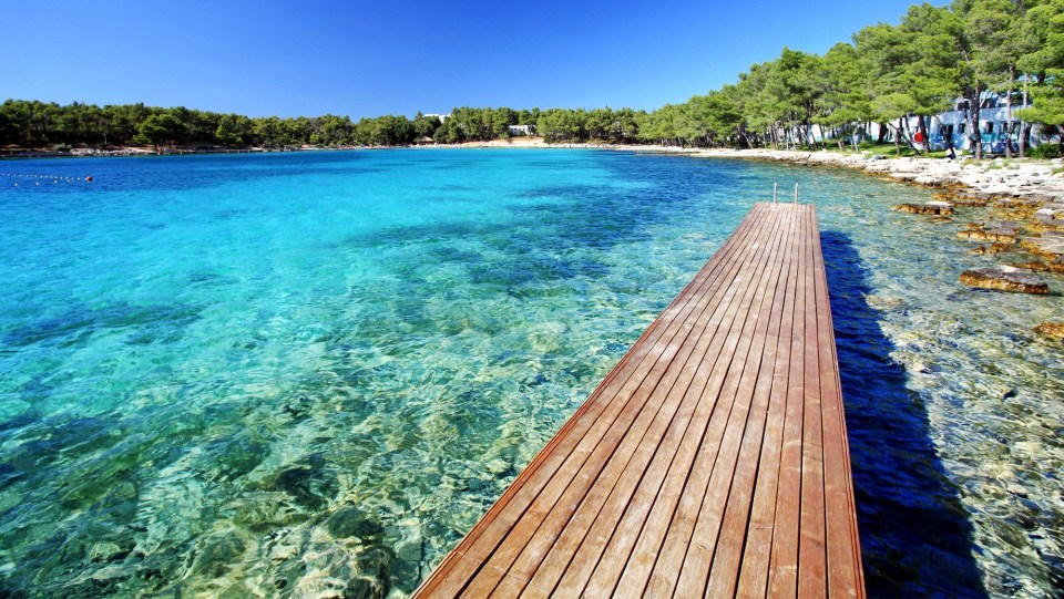 https://mdw-travel-data-us-east-1.s3.amazonaws.com/img/country/Croatia/Sveti-Luka-Beach/img_03.jpg