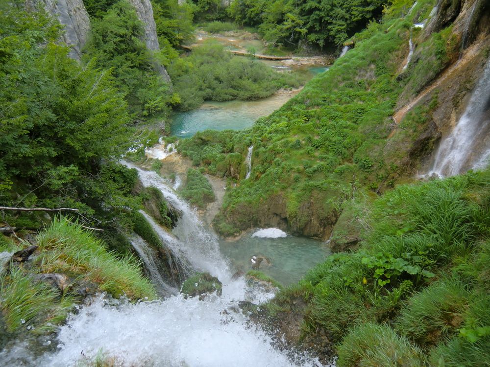 https://mdw-travel-data-us-east-1.s3.amazonaws.com/img/country/Croatia/Swim-at-Korana-River/img_02.jpg