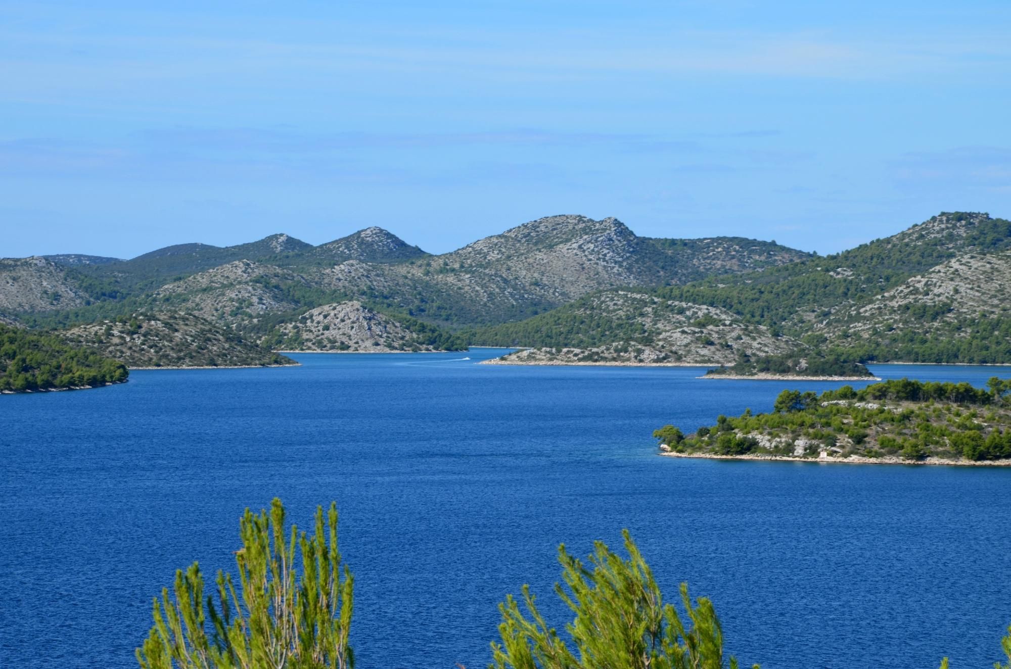 https://mdw-travel-data-us-east-1.s3.amazonaws.com/img/country/Croatia/Telascica-Bay/img_02.jpg