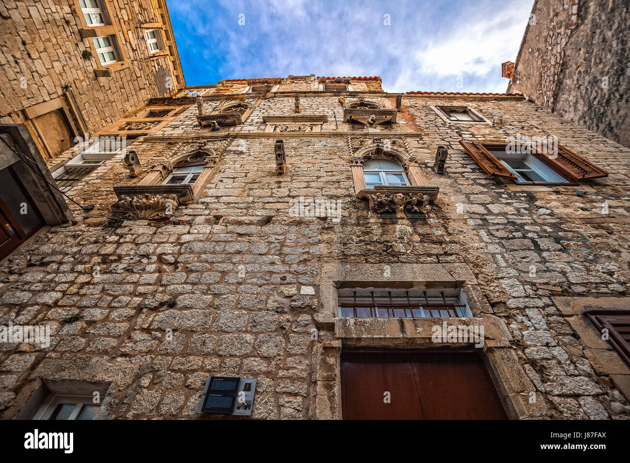 https://mdw-travel-data-us-east-1.s3.amazonaws.com/img/country/Croatia/The-Foscolo-Palace/img_01.jpg