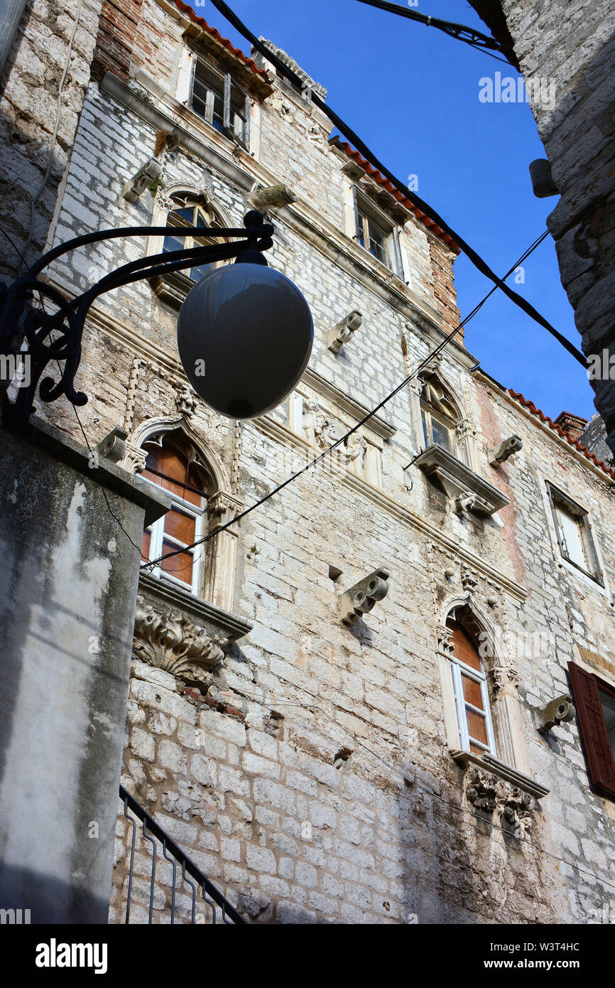 https://mdw-travel-data-us-east-1.s3.amazonaws.com/img/country/Croatia/The-Foscolo-Palace/img_02.jpg