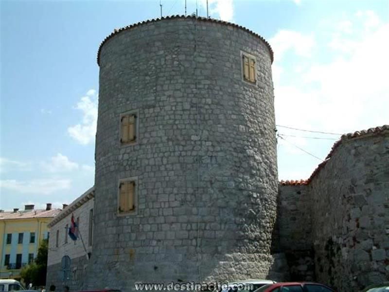https://mdw-travel-data-us-east-1.s3.amazonaws.com/img/country/Croatia/The-Frankopan-Castle/img_02.jpg