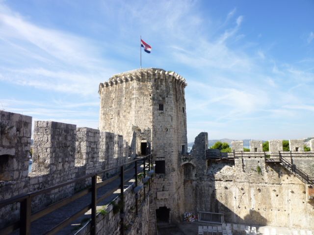 https://mdw-travel-data-us-east-1.s3.amazonaws.com/img/country/Croatia/The-Kula--Tower--Nenada-from-Trogir/img_03.jpg