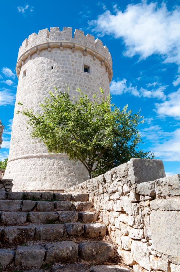 https://mdw-travel-data-us-east-1.s3.amazonaws.com/img/country/Croatia/The-Kula-Tower-Nenada-from-Trogir/img_02.jpg
