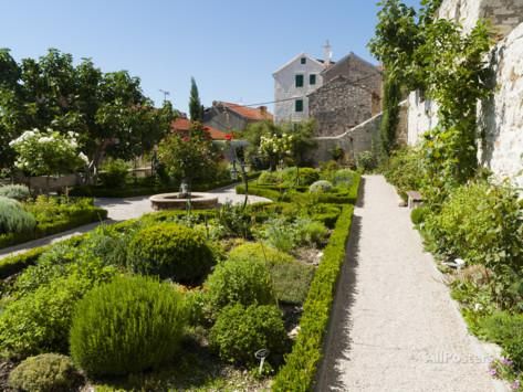 https://mdw-travel-data-us-east-1.s3.amazonaws.com/img/country/Croatia/The-Medieval-Gardens-of-St-Lawrence-Monastery/img_01.jpg