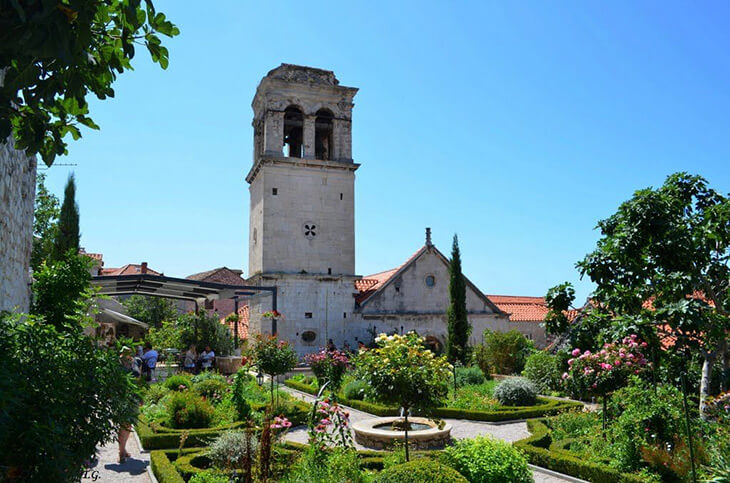https://mdw-travel-data-us-east-1.s3.amazonaws.com/img/country/Croatia/The-Medieval-Gardens-of-St-Lawrence-Monastery/img_03.jpg