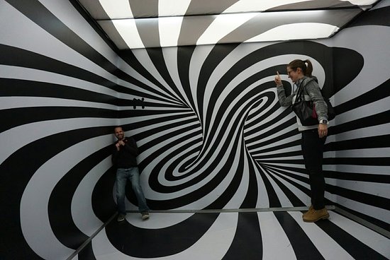 https://mdw-travel-data-us-east-1.s3.amazonaws.com/img/country/Croatia/The-Museum-of-Illusions/img_02.jpg