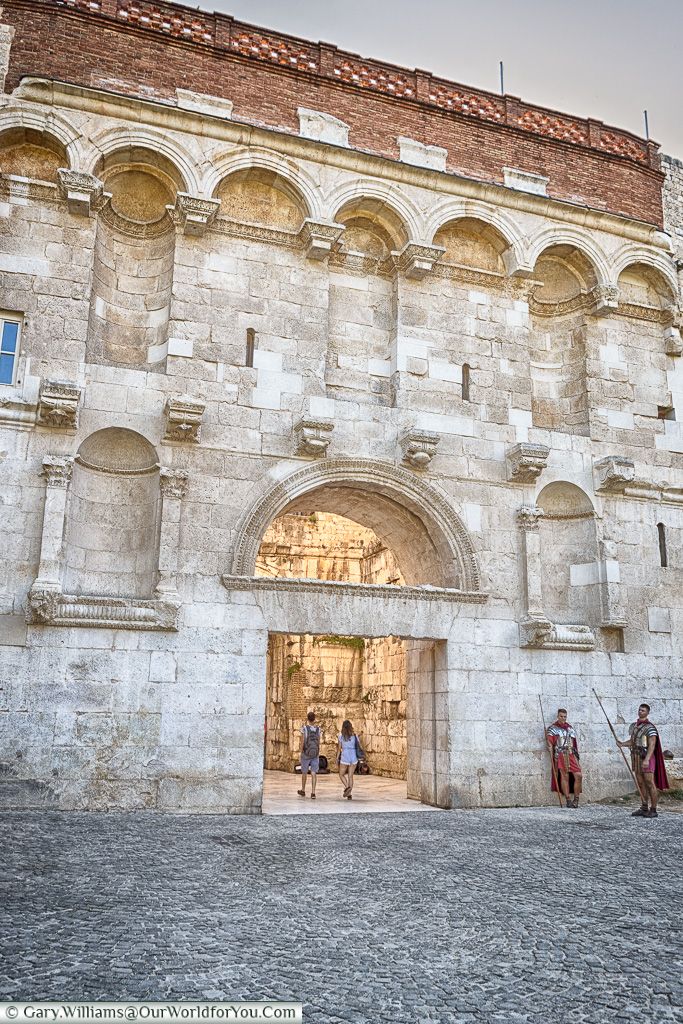 https://mdw-travel-data-us-east-1.s3.amazonaws.com/img/country/Croatia/The-North-Gate/img_02.jpg